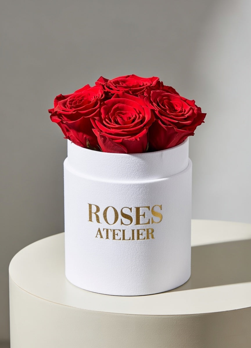 Mały Flower Box z Czerwonymi Wiecznymi Różami (beżowe pudełko)