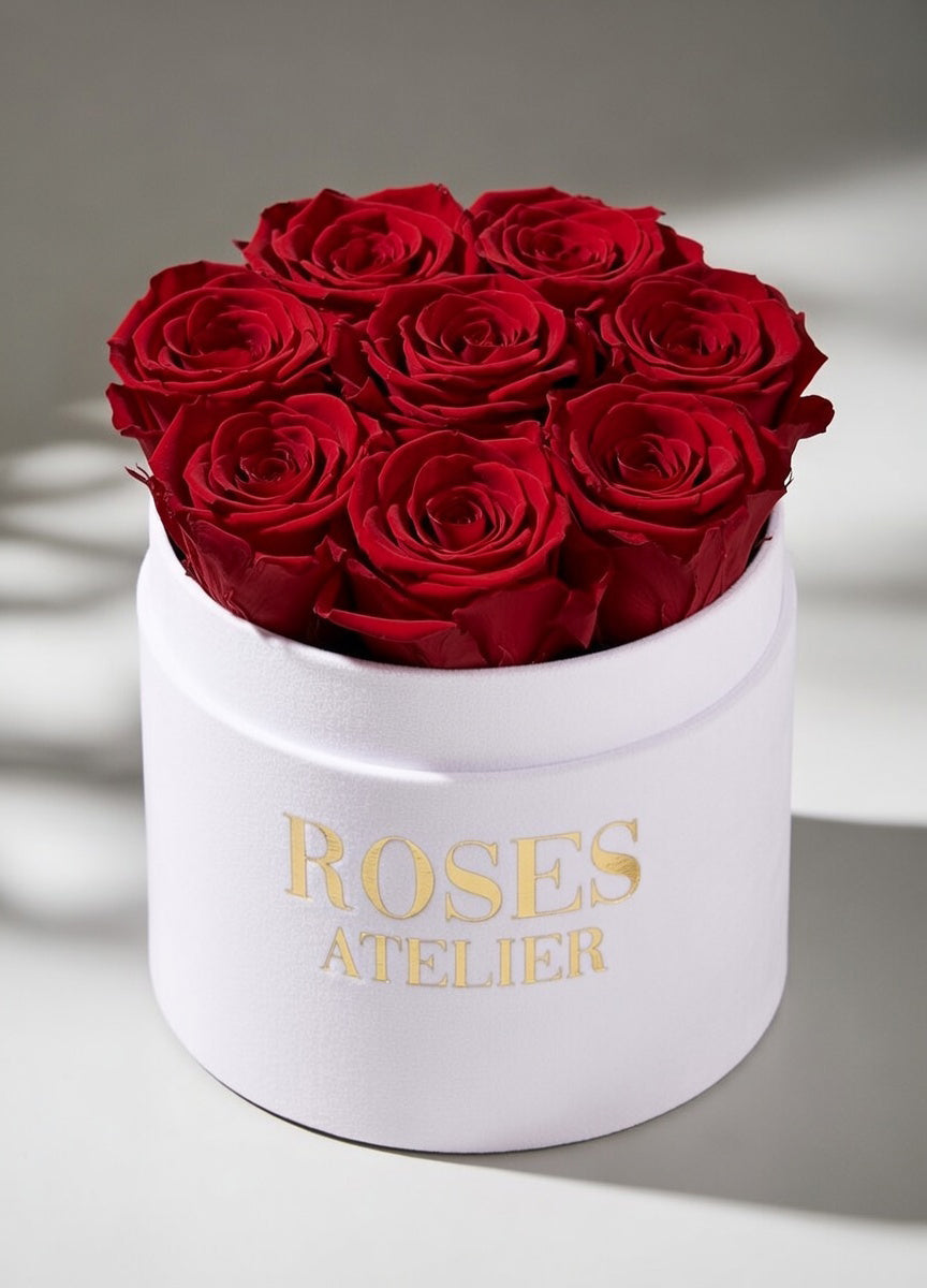 Średni Flower Box z Bordowymi Wiecznymi Różami (beżowe pudełko)