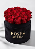 Bordowe wieczne róże w dużym czarnym flower boxie – elegancki luksusowy prezent