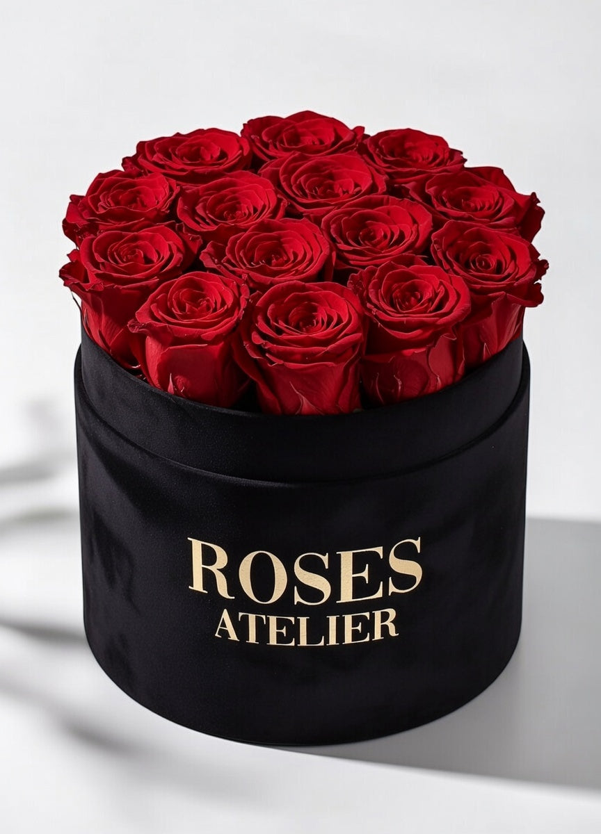 Bordowe wieczne róże w dużym czarnym flower boxie – elegancki luksusowy prezent