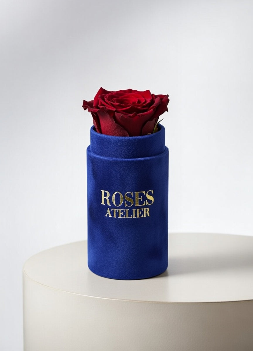 Mini flower box z jedną bordową wieczną różą w niebieskim pudełku – elegancki upominek