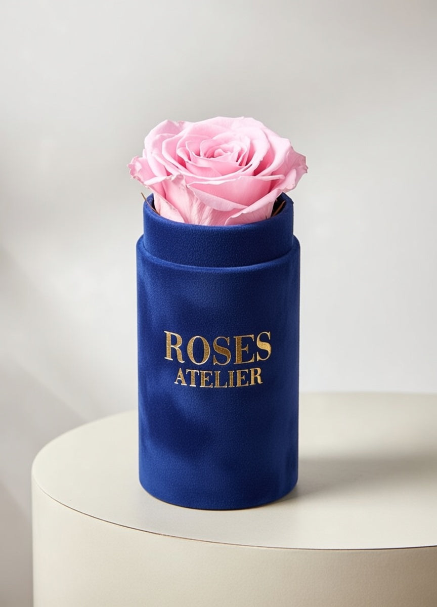 Mini flower box – pojedyncza różowa wieczna róża w niebieskim pudełku