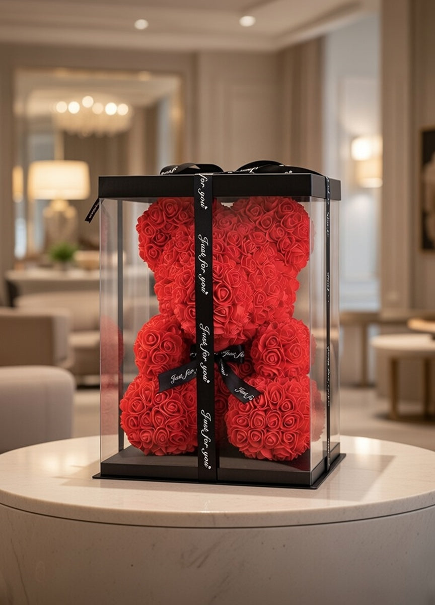 Miś z róż czerwony w opakowaniu na prezent