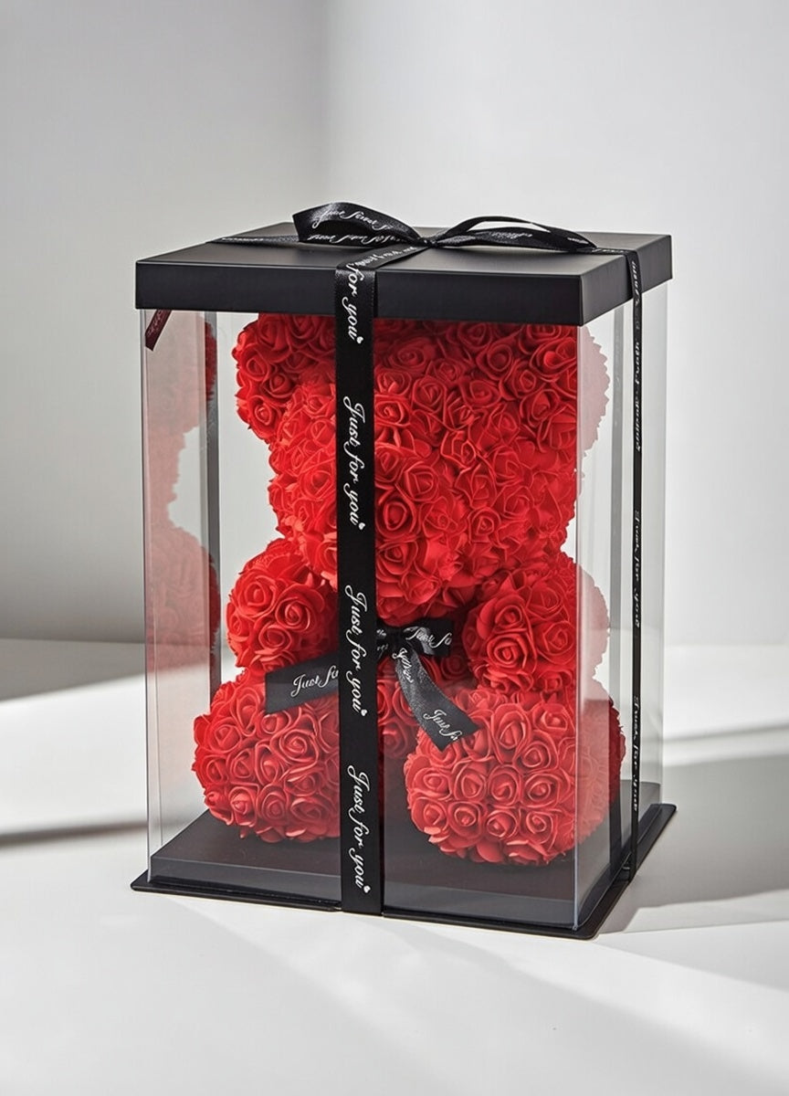 Miś z róż czerwony w opakowaniu prezentowym