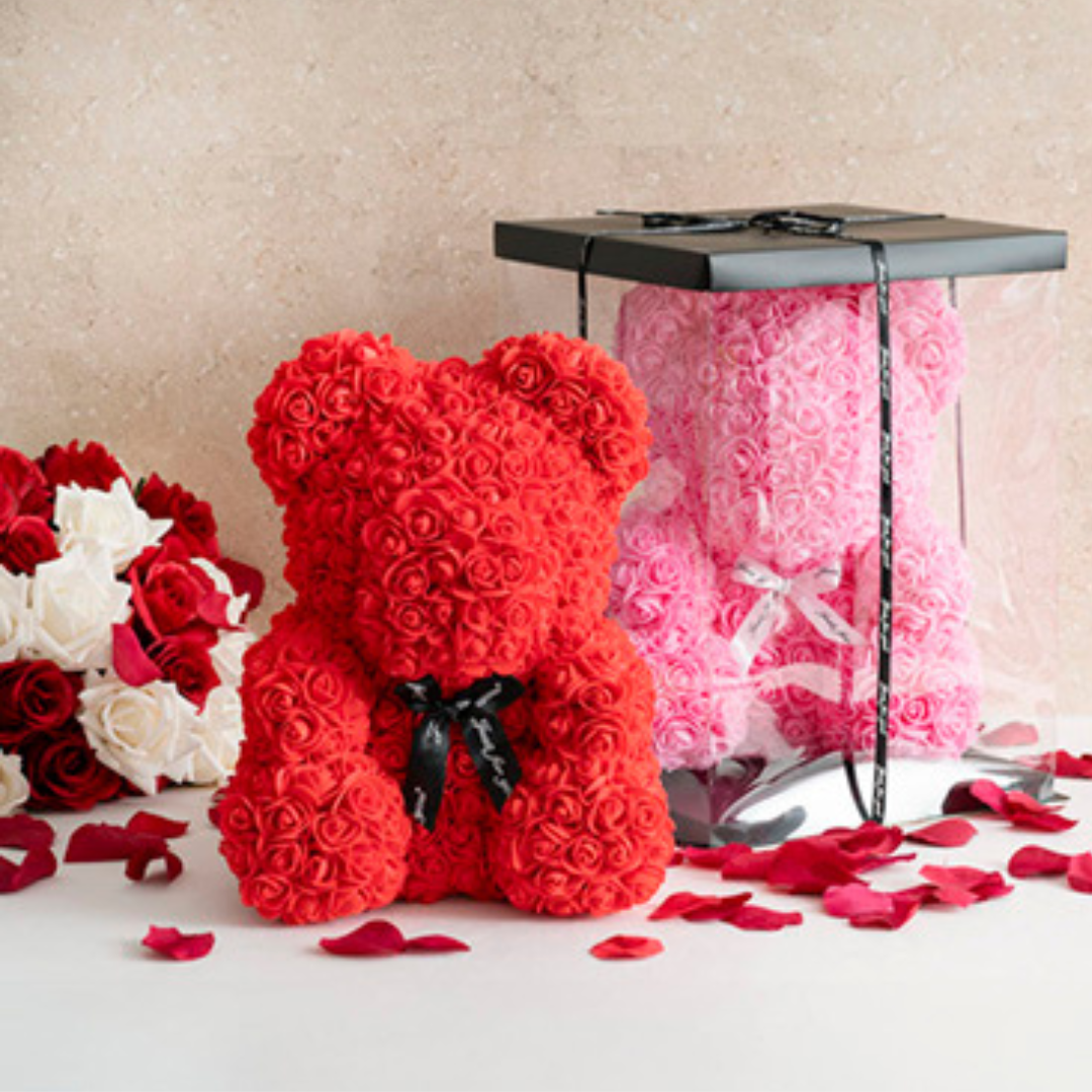 Miś z róż w opakowaniu prezentowym (czerwony)
