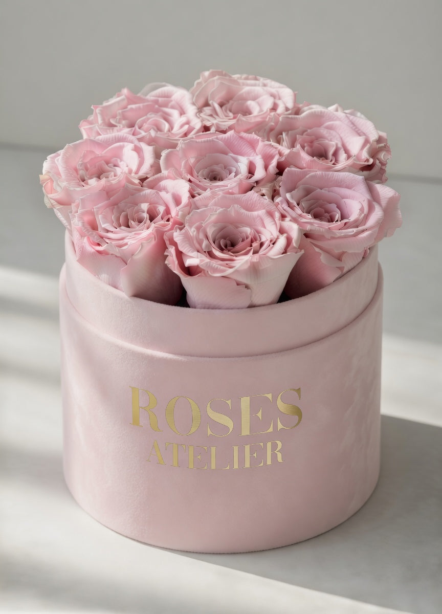 Średni Flower Box – Różowe Wieczne Róże w Beżowym Pudełku