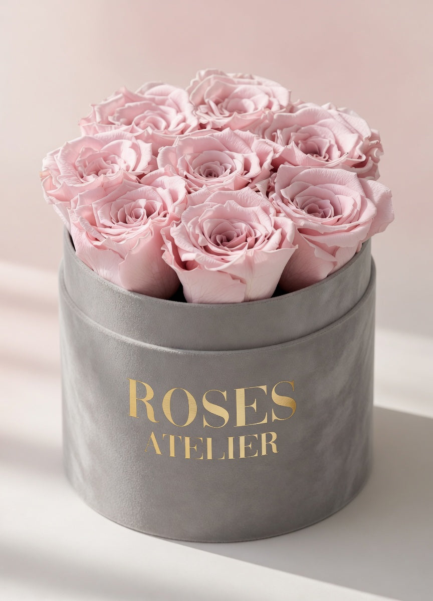 Średni Flower Box – Różowe Wieczne Róże w Beżowym Pudełku
